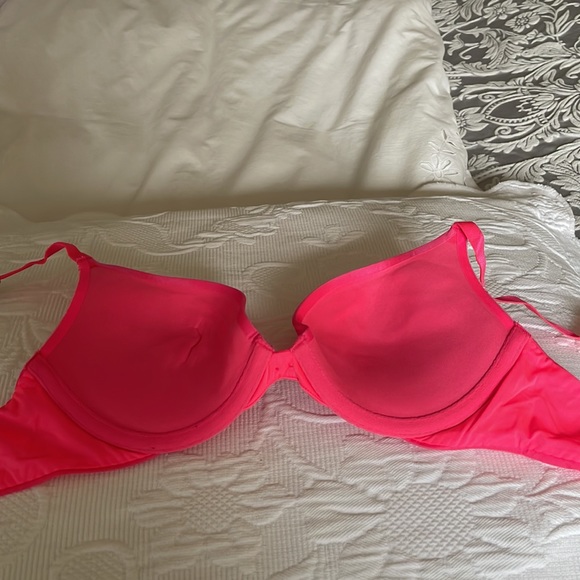 NWT Victoria’s Secret Plunge Bra - Picture 5 of 6